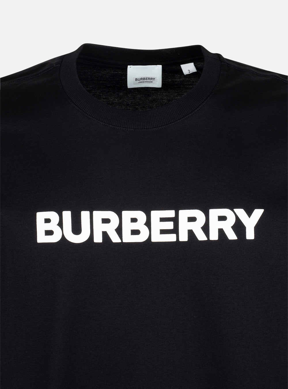 T-shirt logo relief