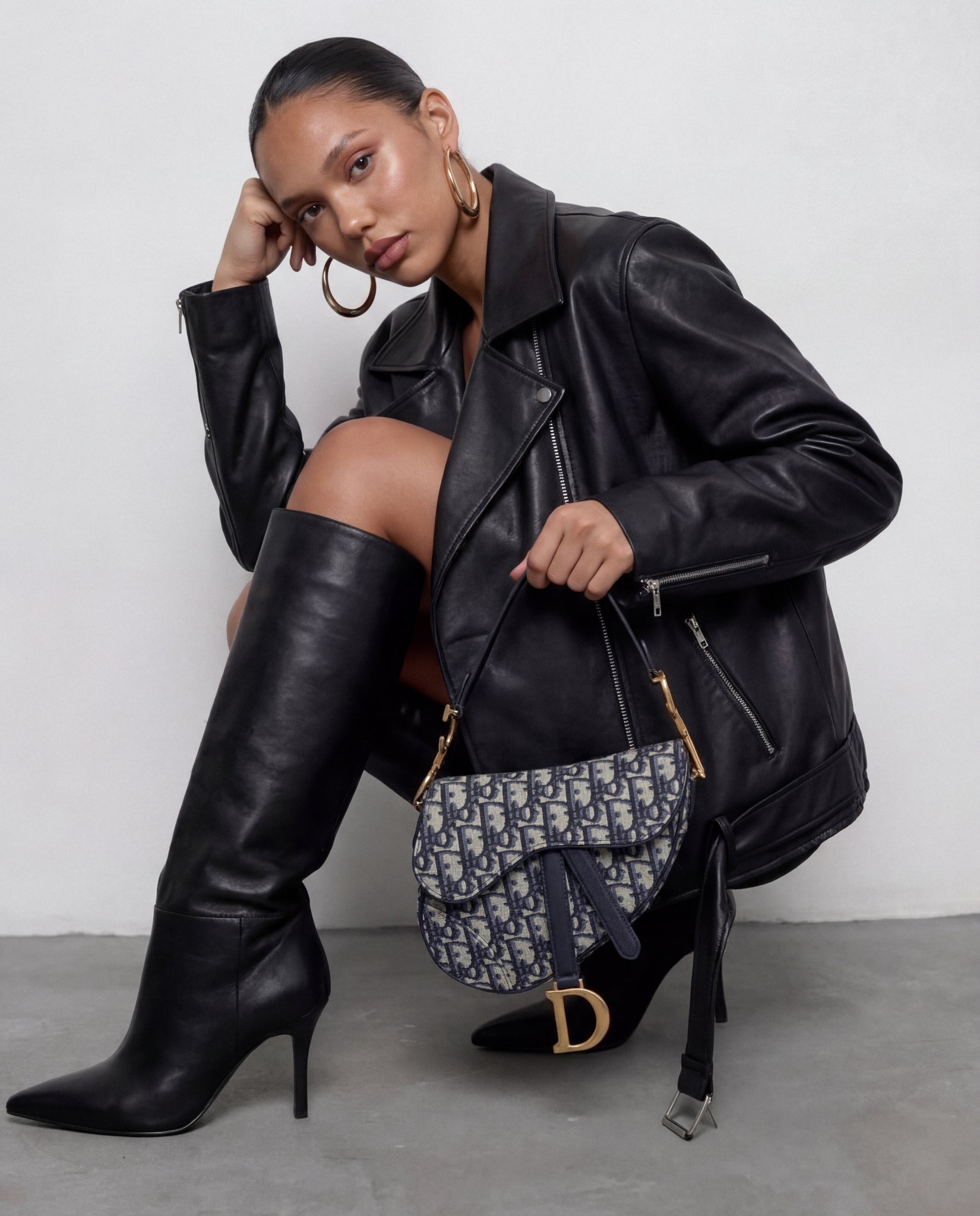 SADDLE_DIOR_1_jpg_049c2b8e-5d85-4471-ac6a-56b40e9f3209.jpg
